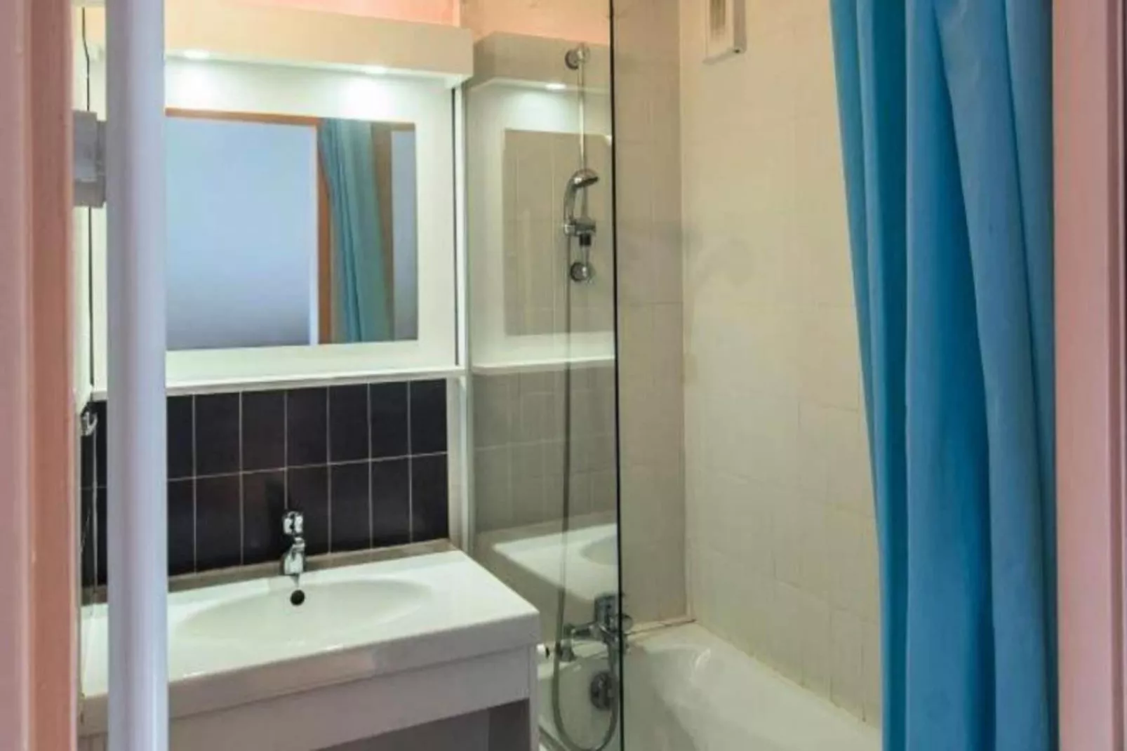 VVF Résidence Les Angles Pyrénées-Badezimmer