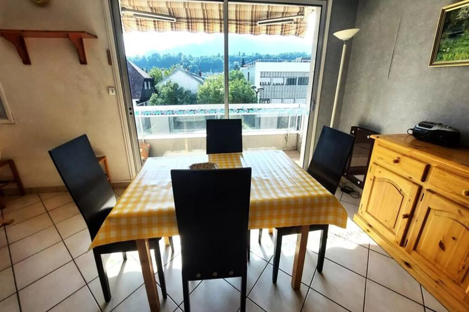 Résidence Le Comte Vert-Dining room