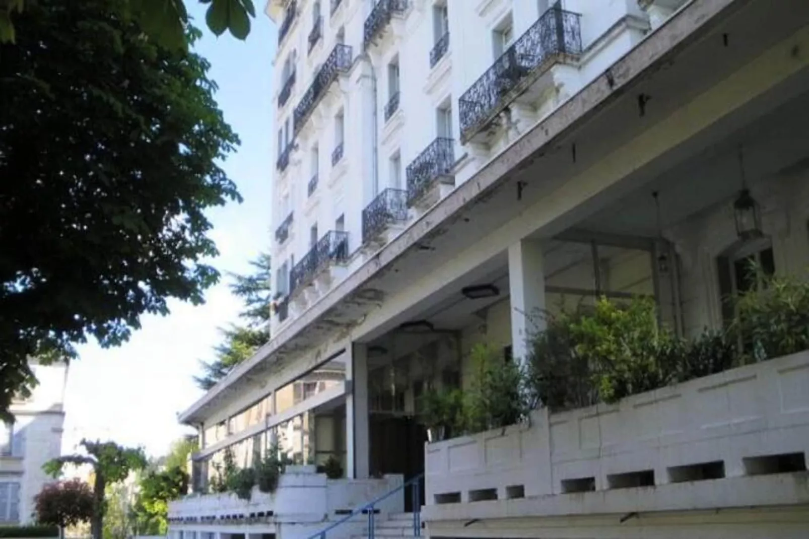 Residence Albion-Exterior in summer