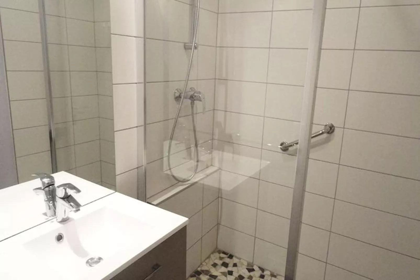 Residence Aixilia-Bathroom