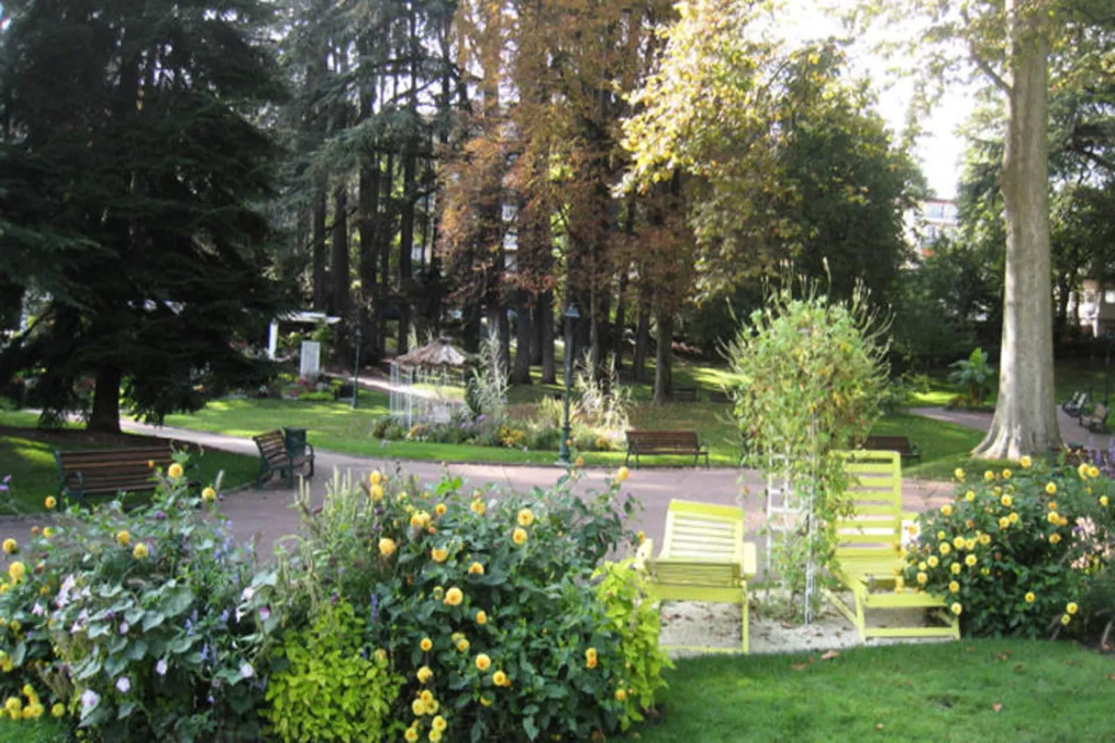 Résidence L'elvire-Jardins en été