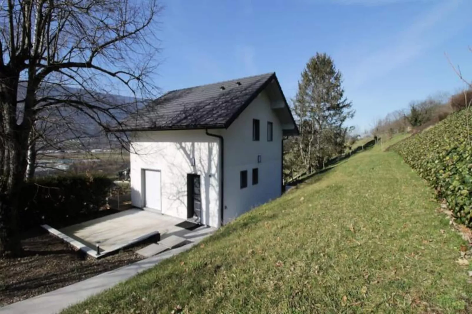 Jolie Maison Neuve Entre Villes Et Lacs-Image-tags.