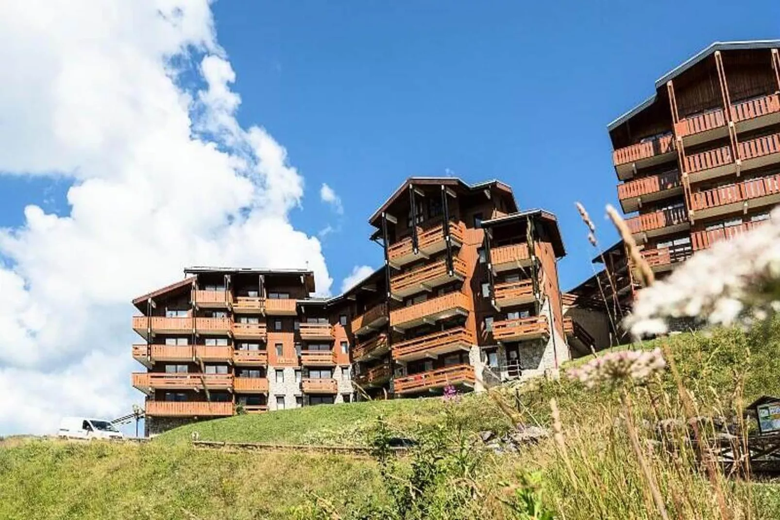 Résidence Les Sentiers du Tueda - maeva Home-Exterior in summer