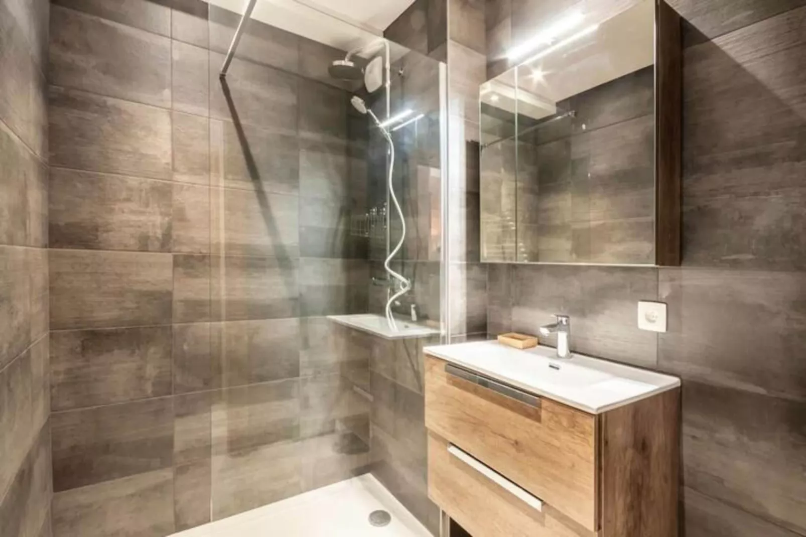 Résidence Les Voroches-Bathroom