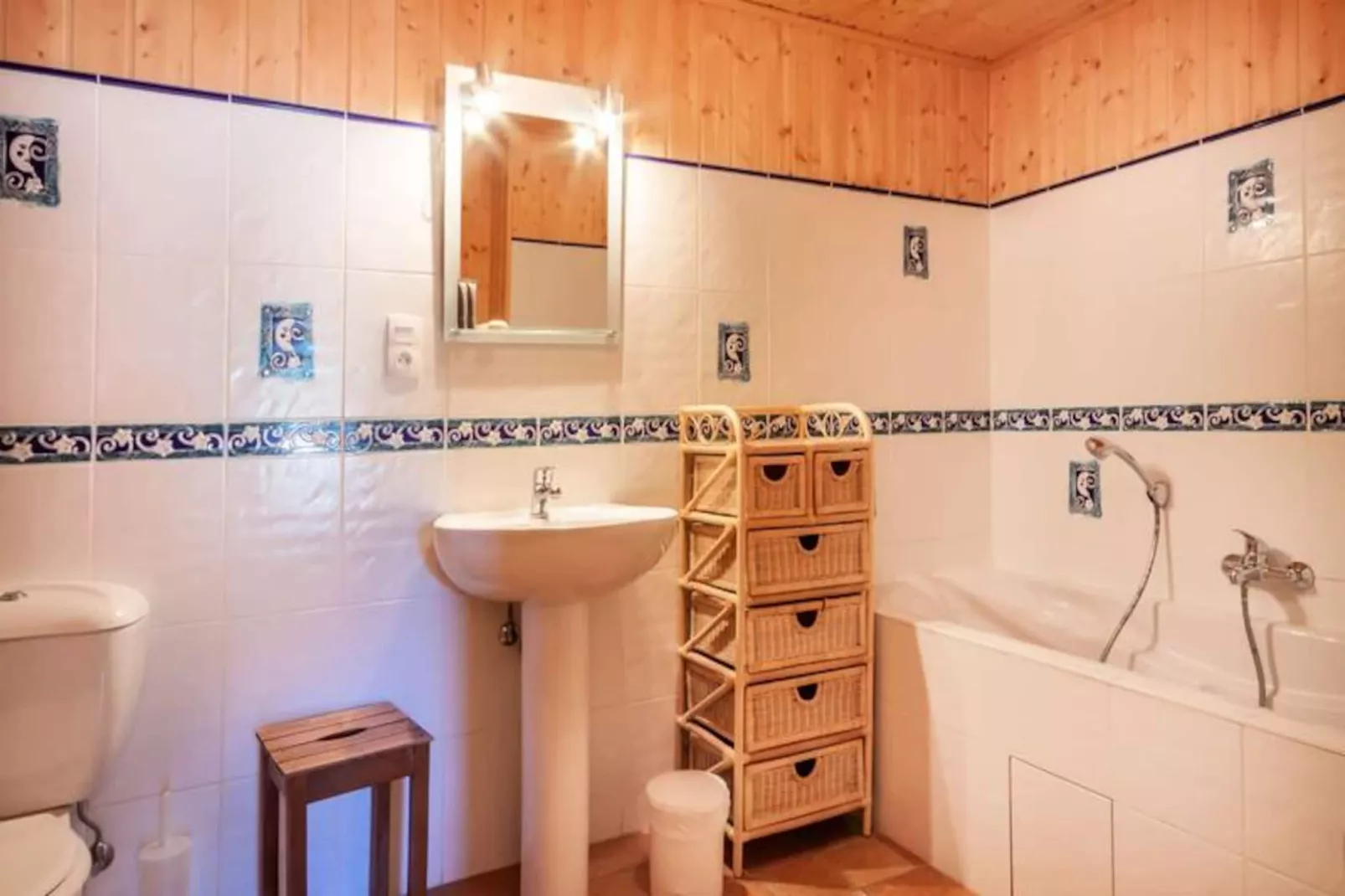 Chalet Clairvaux-montriond-Image-tags.