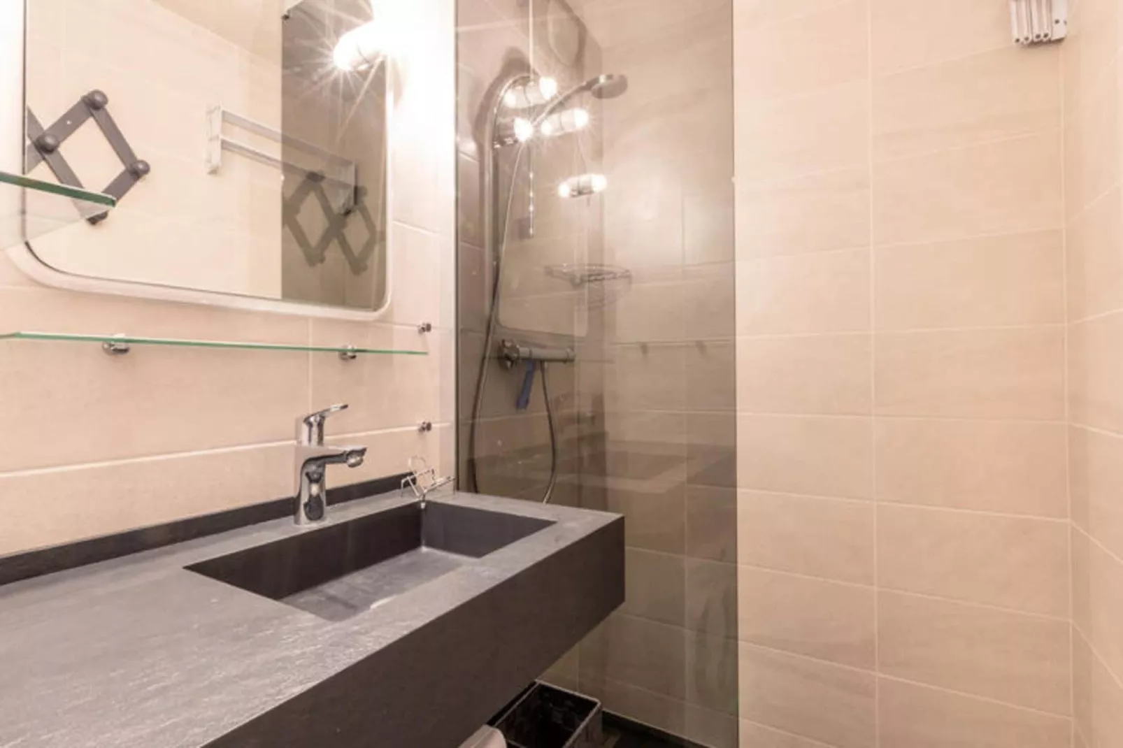 Résidence Parnasse 2-Bathroom