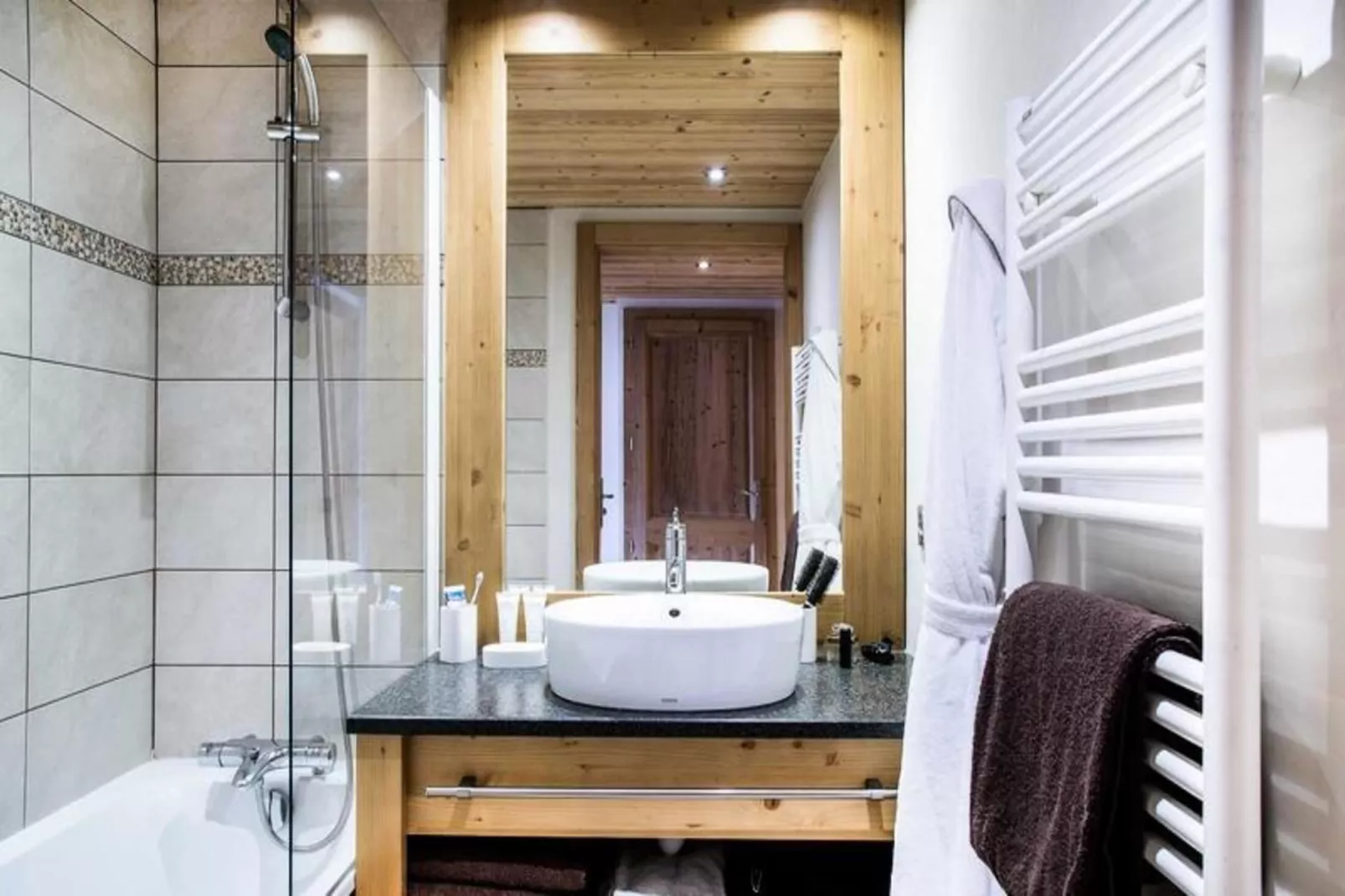 Résidence Les Grandes Alpes****-Badezimmer