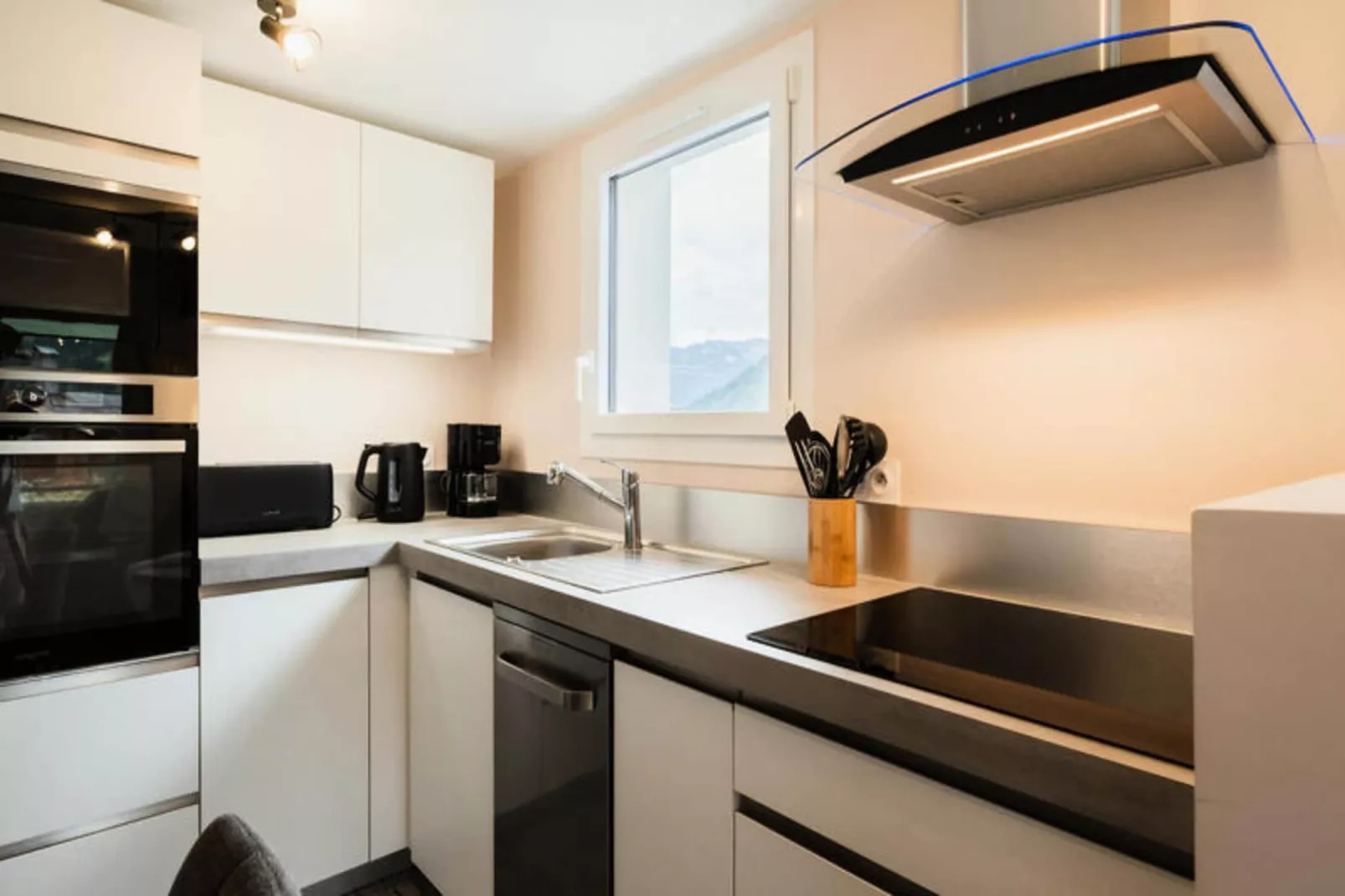 Résidence Autan-Exterior in summer