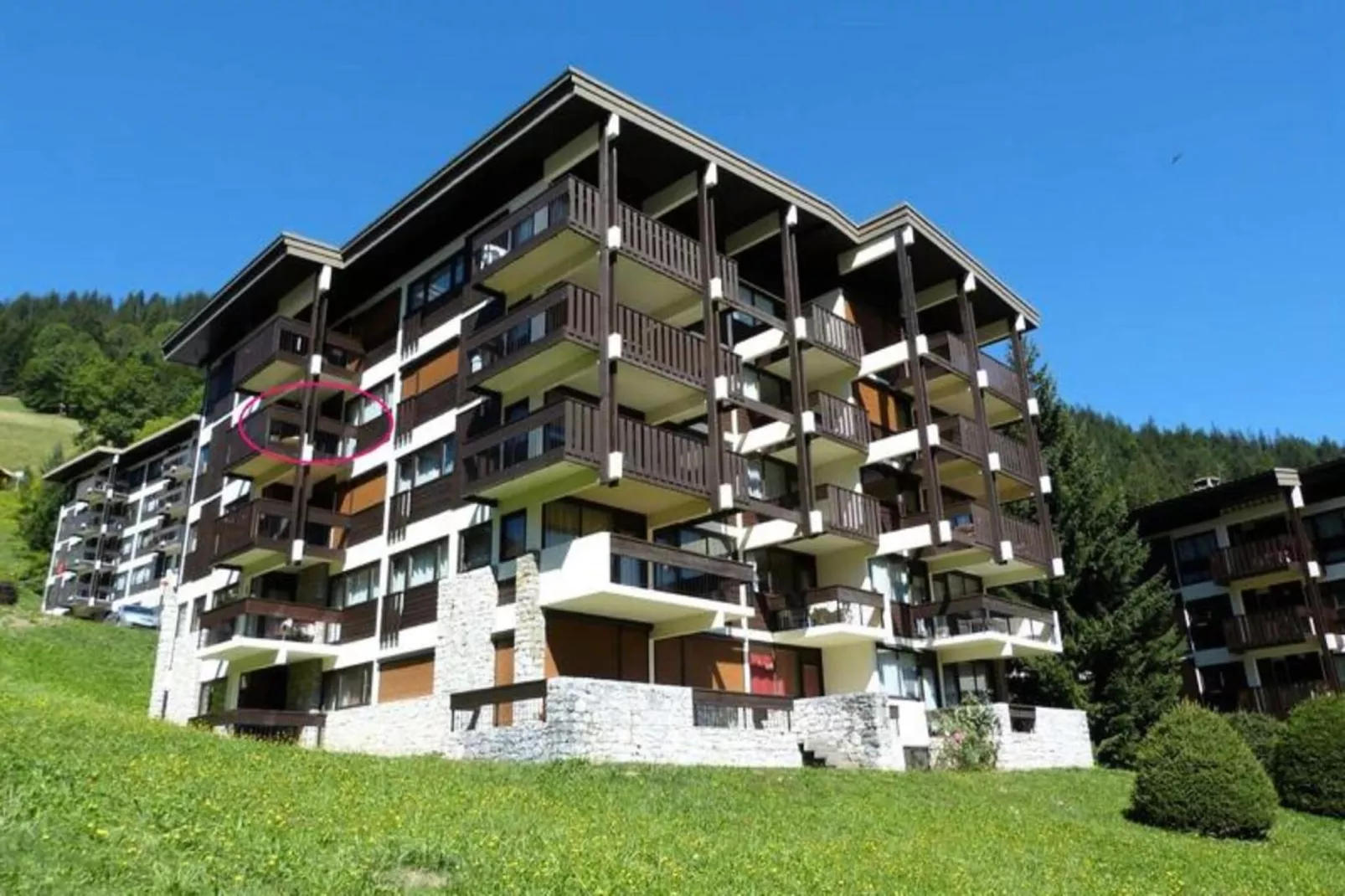 Résidence Bison-Exterior in summer