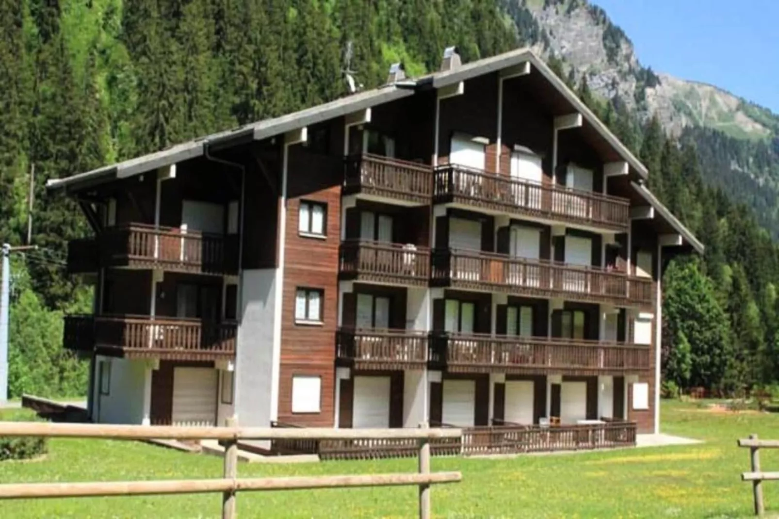 Résidence Le Perce-neige-Außenbereich Sommer