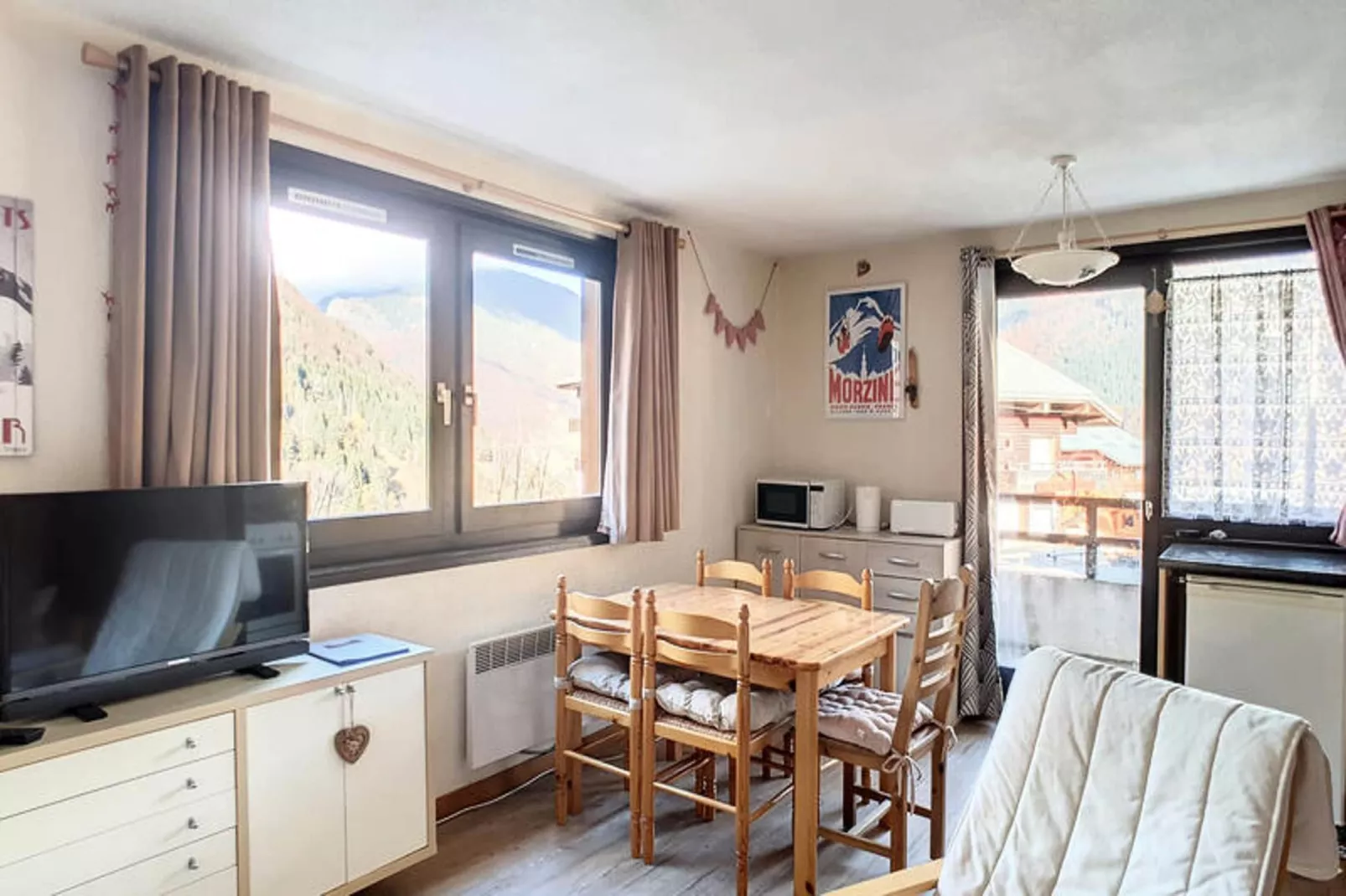 Studio à Saint Jean d'Aulps-Dining room
