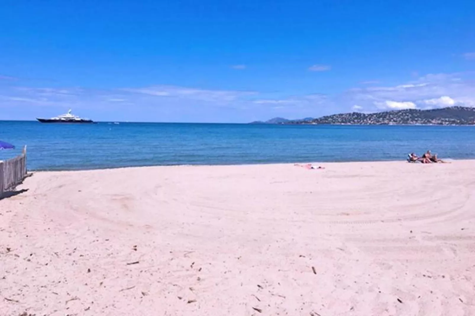 Résidence Les Boucanniers-View in summer