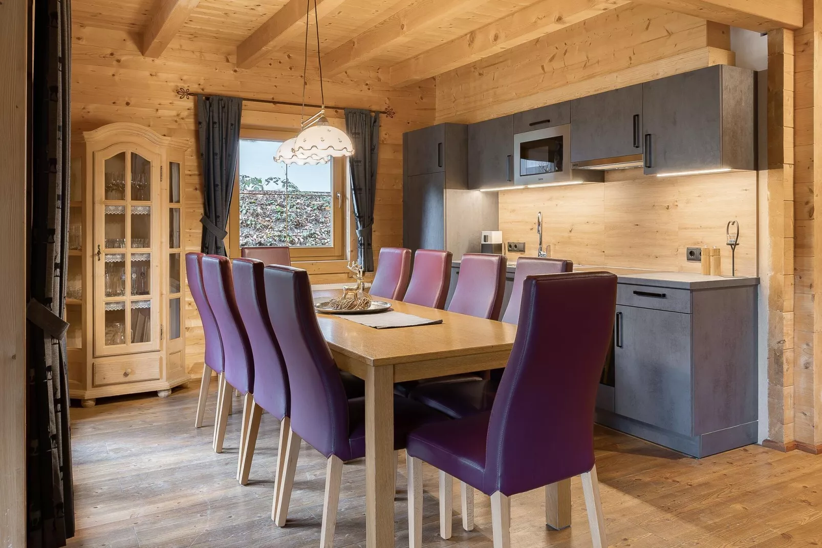 Chalets Almdorf Zillertal Fügen-Haus 8 Personen-Dining room