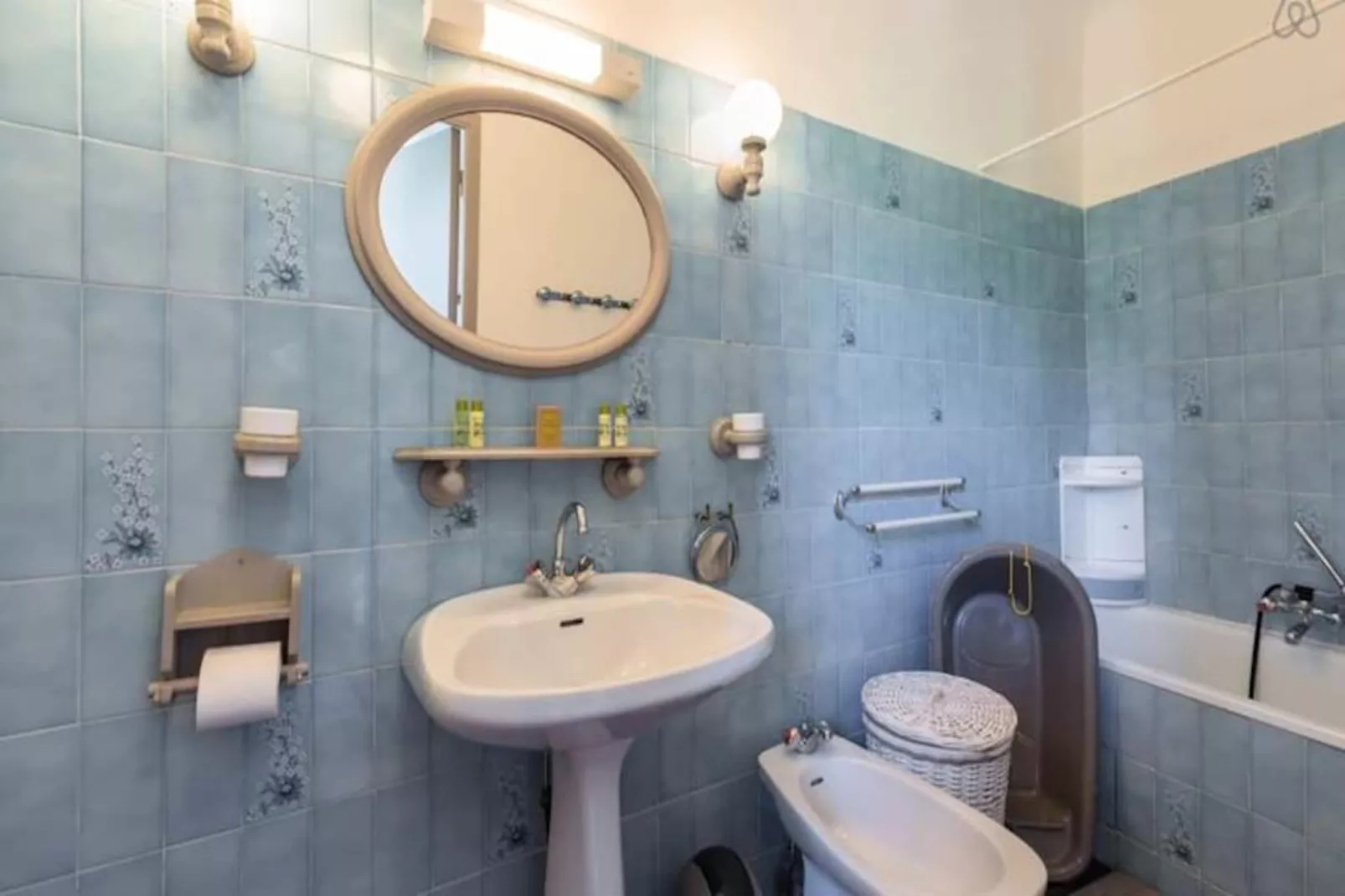 Coin De Paradis Sous Le Ch&acirc;teau Des &eacute;v&ecirc;ques-Image-tags.