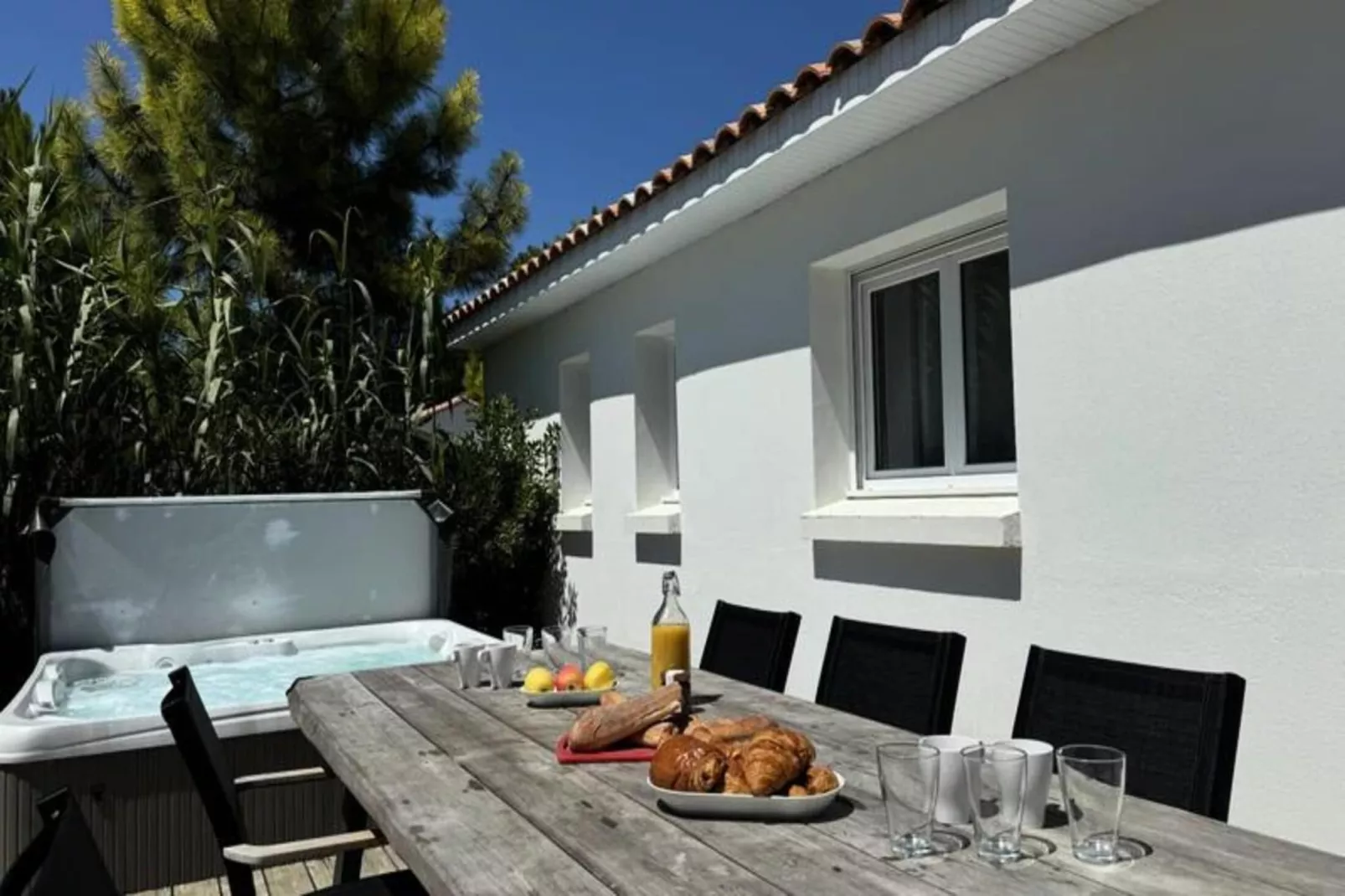 Villa Canada - Domaine Le Sherwood-Exterior in summer