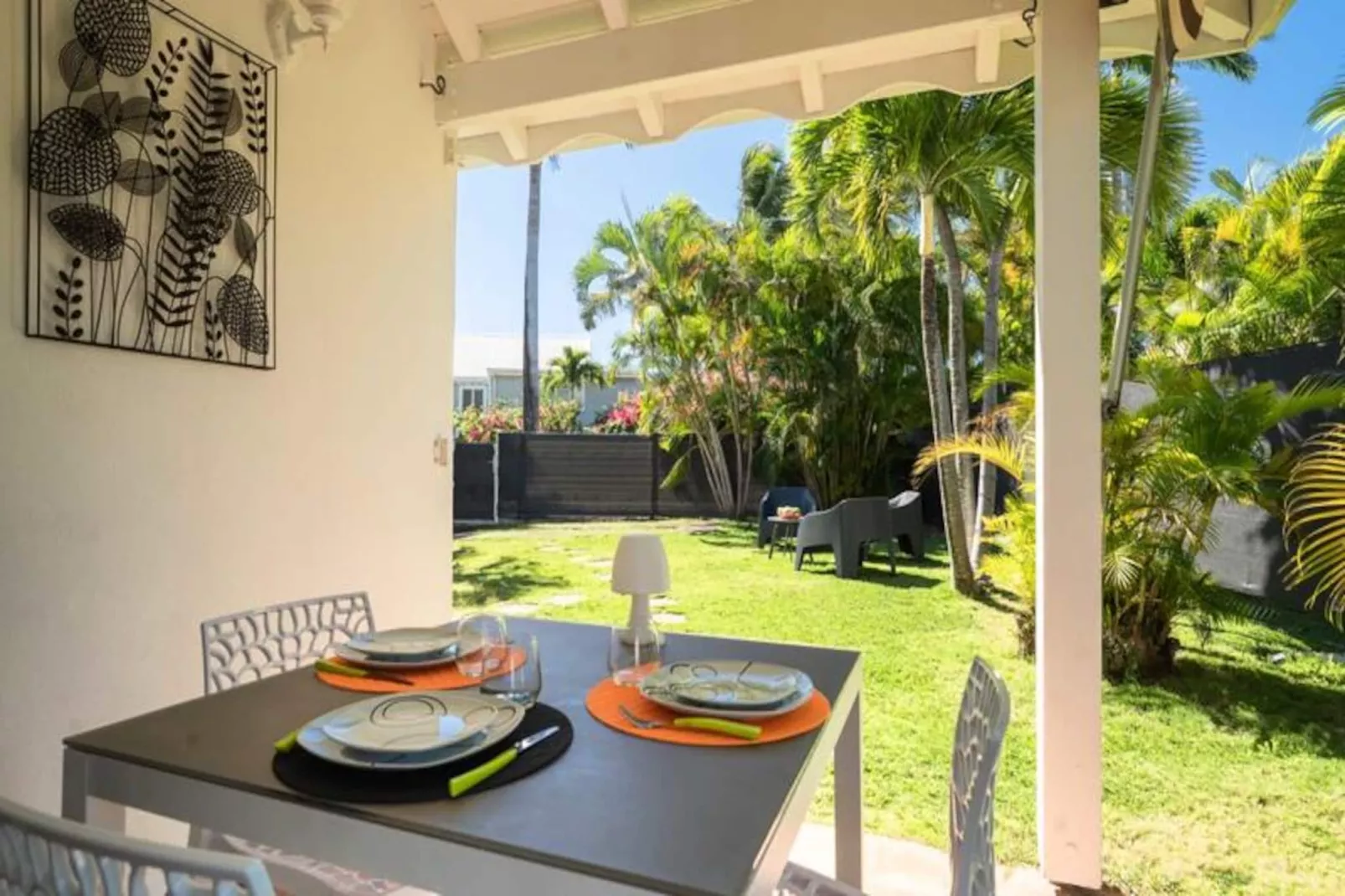 Bungalow Monarque-Image-tags.