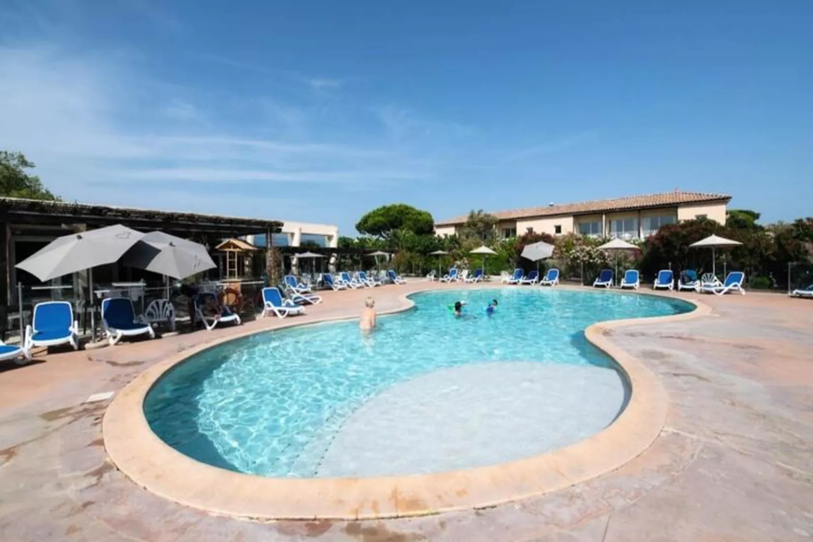 SOWELL Résidences Les Sablons***-Swimming pool