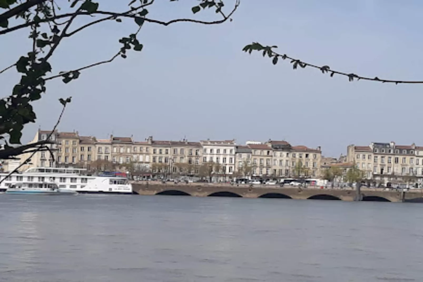 &eacute;l&eacute;gant Appartement Au C&oelig;ur Du Quartier Historique Saint-michel-Salon