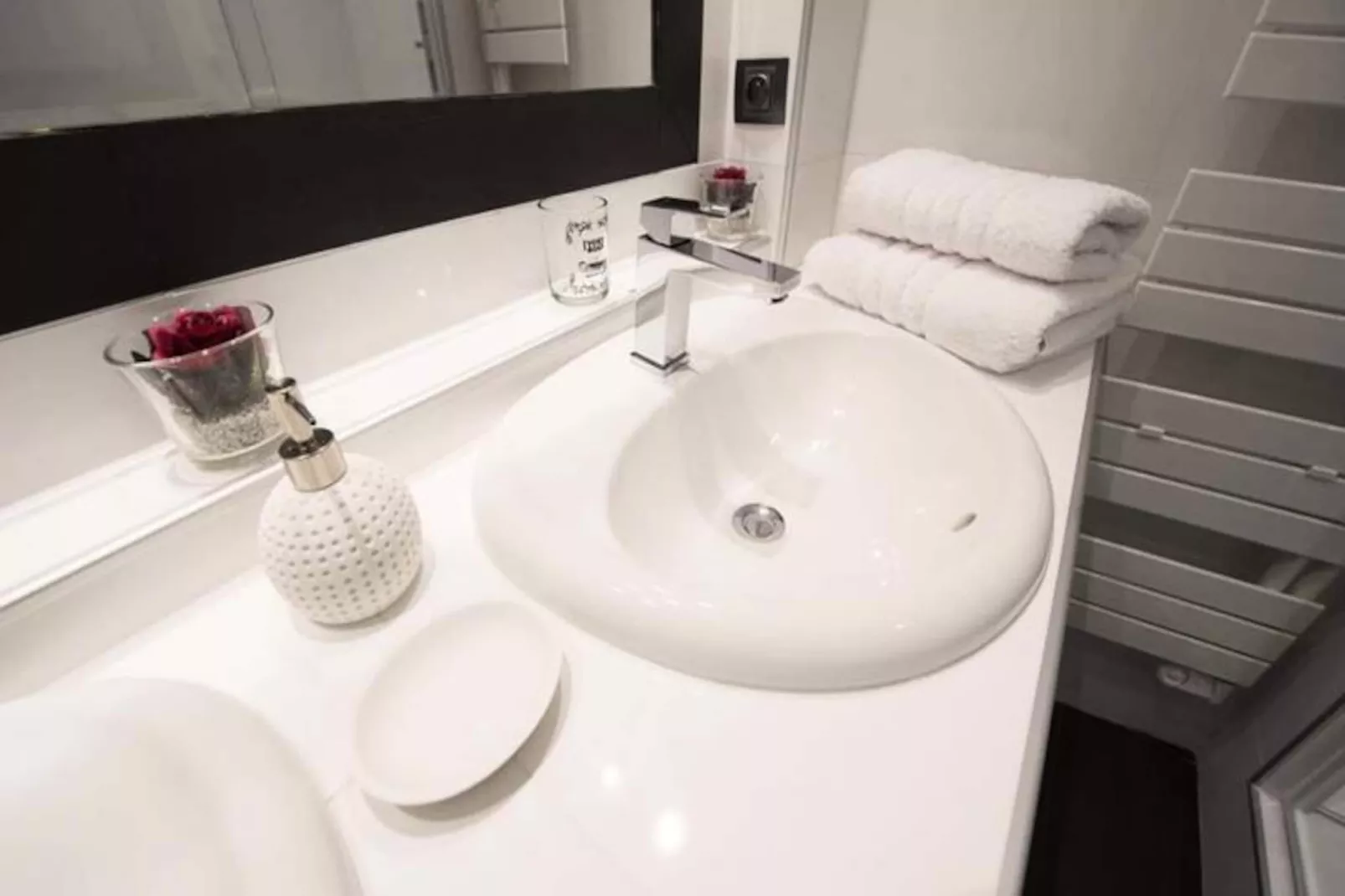 Superbe Appartement De 2 Chambres Au C&oelig;ur Du Quartier Gambetta-Image-tags.