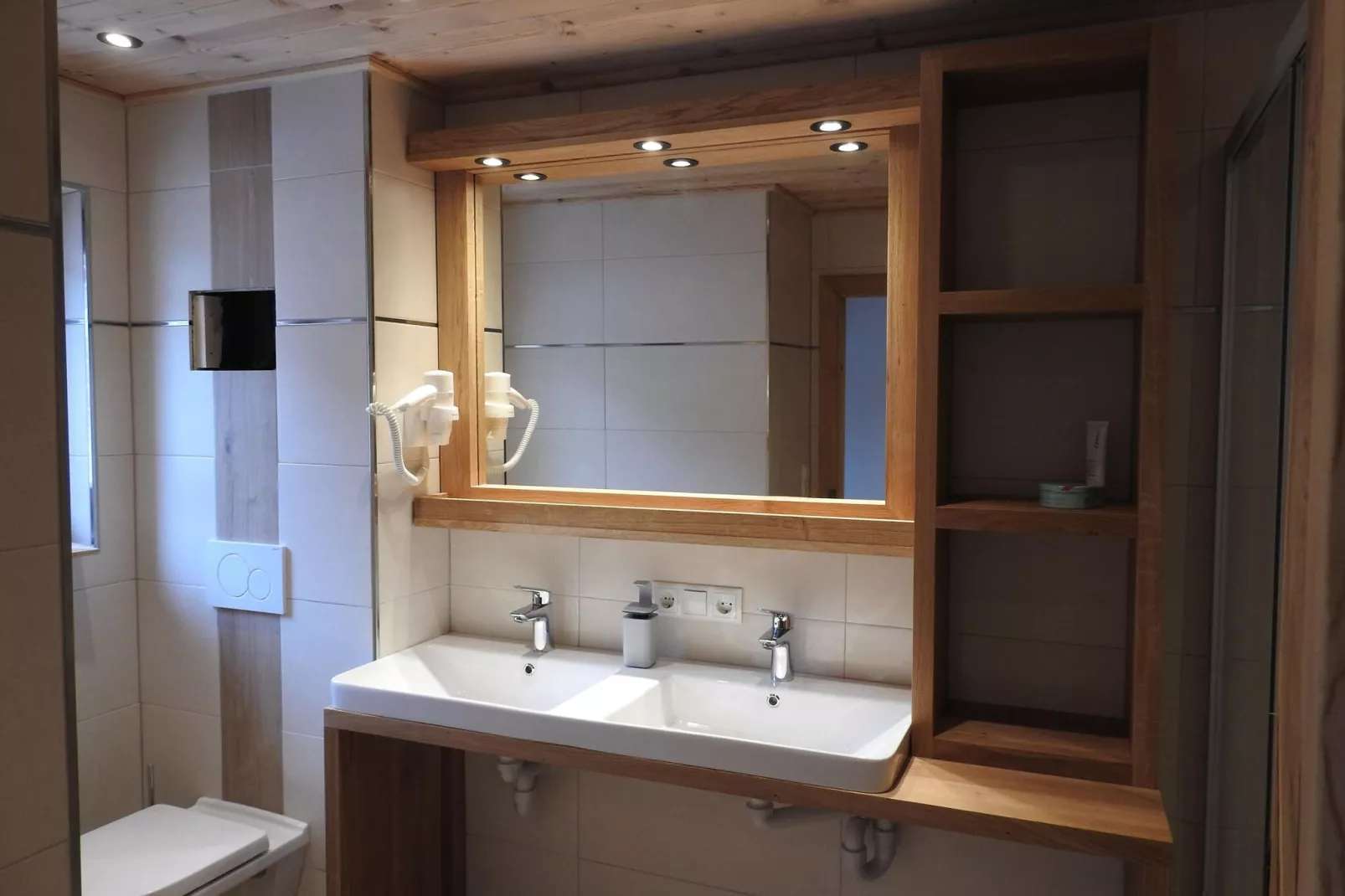 Ferienhaus Marienbergl - 10 Personen-Badezimmer