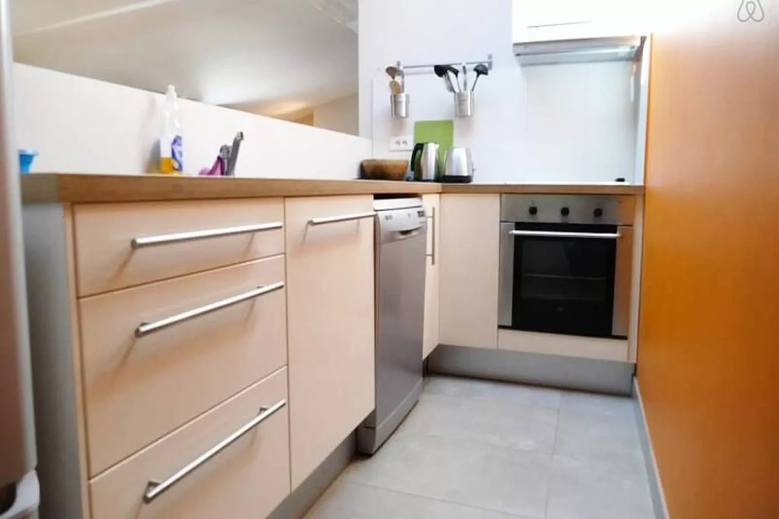 Superbe T2 De Qualit&eacute; Et R&eacute;nov&eacute;, Au Jardin Public, Pour 4 Personnes-Dining room