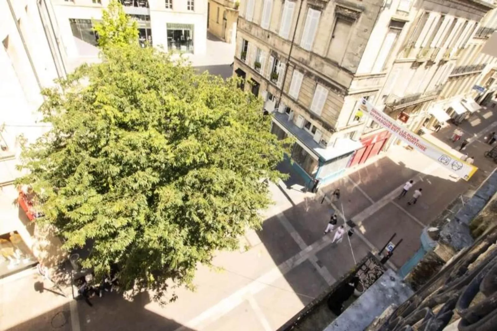 Appartement De Haut Standing Pour 6 Situ&eacute; Au Coeur Du Centre Historique-Exterior in summer