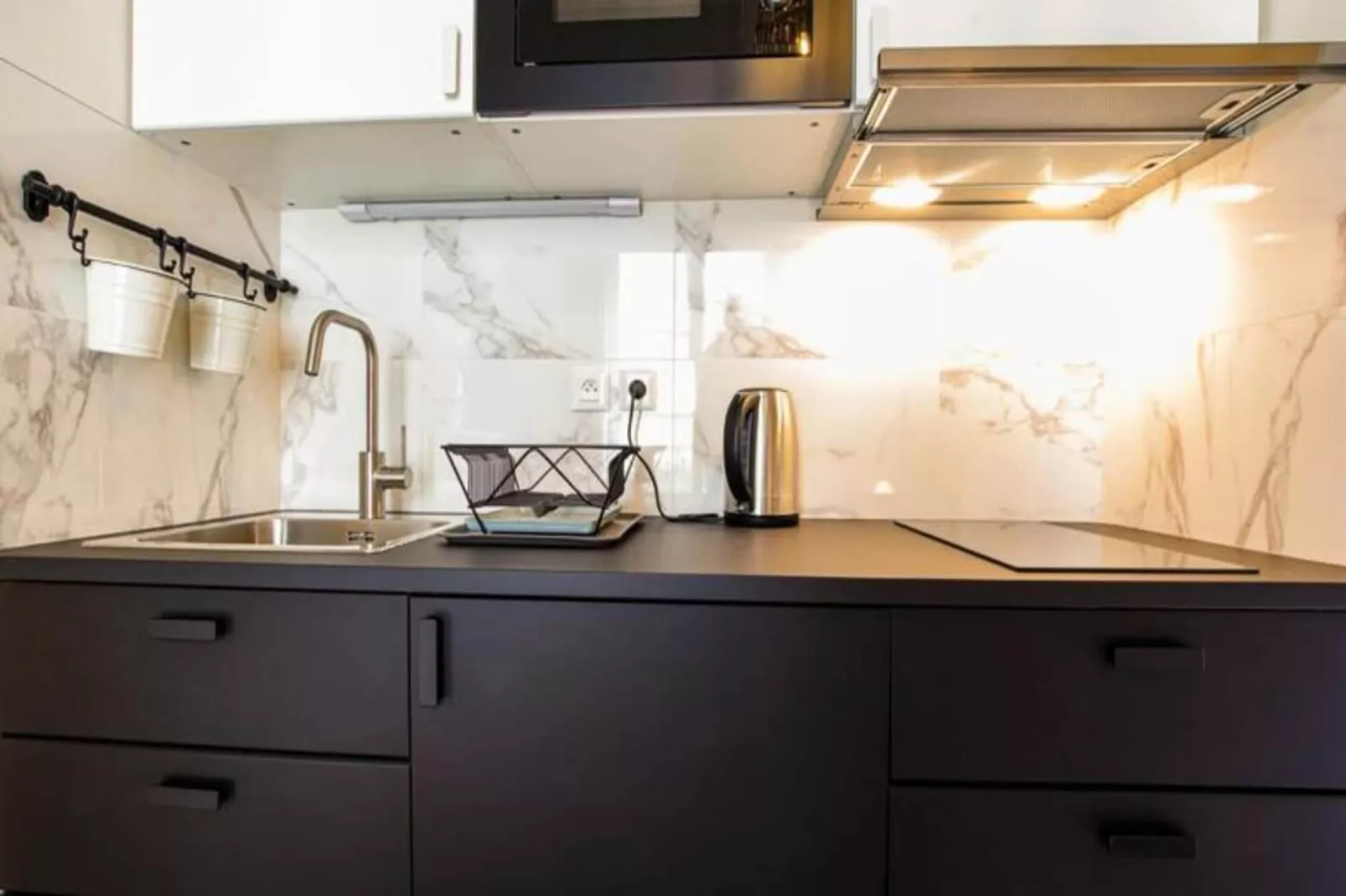 Appartement Avec Cachet En Duplex De 2 Chambres Situ&eacute; Vers La Gare St-jean-Kitchen