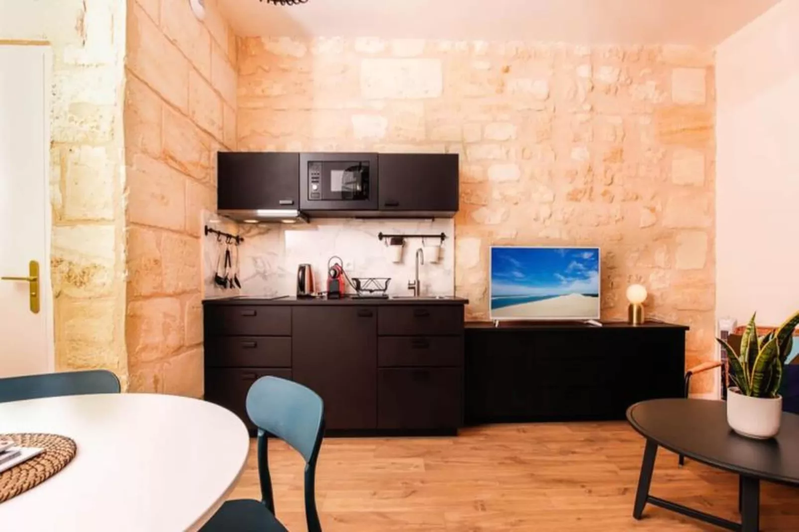 Appartement Lumineux &agrave La Pierre Bordelaise Plein Centre Pour 4 Personnes-Exterior in summer