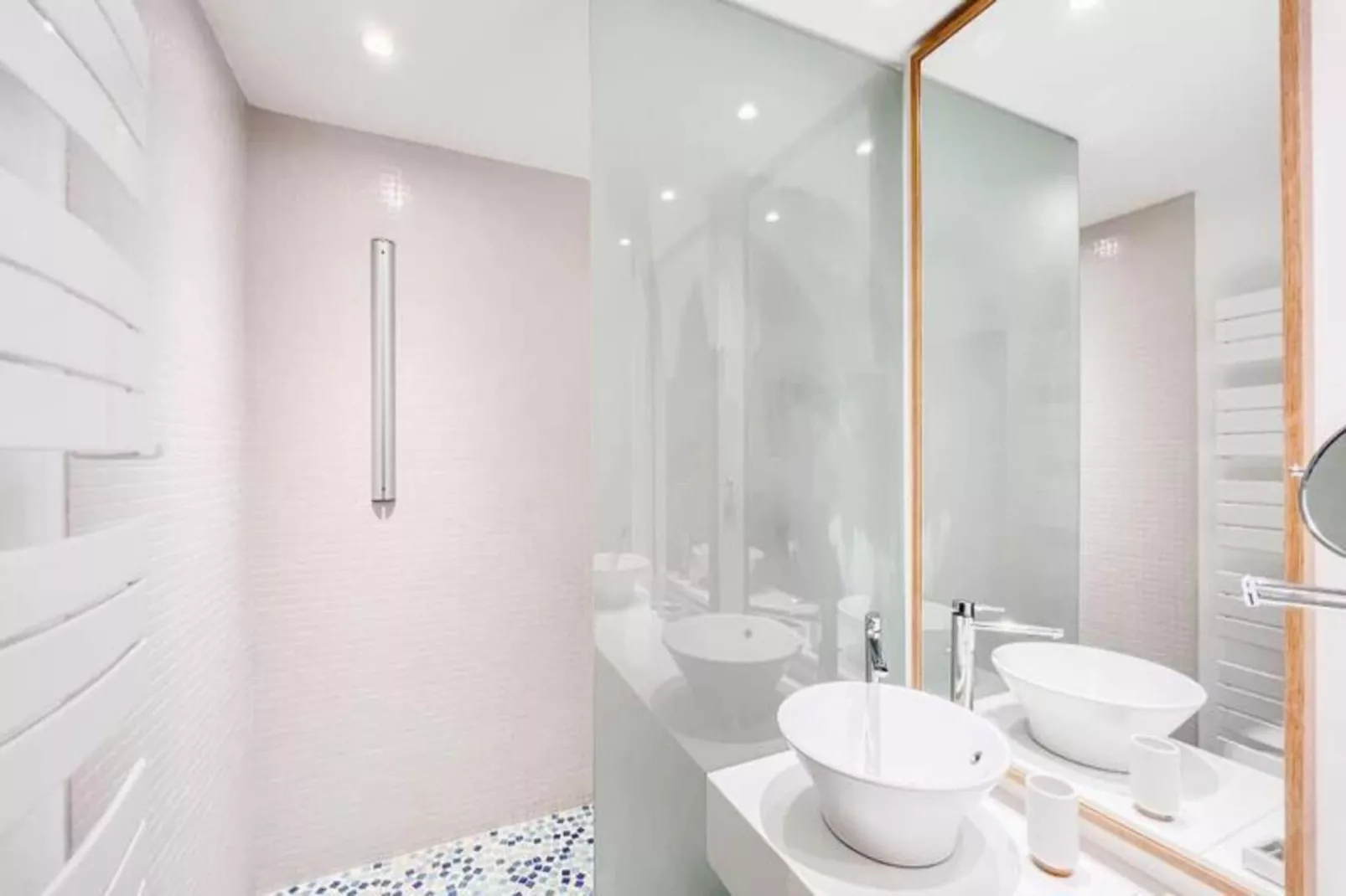 Appartement De Haut Standing Authentique Situ&eacute; Au Coeur Du Triangle D'or-Außenbereich Sommer