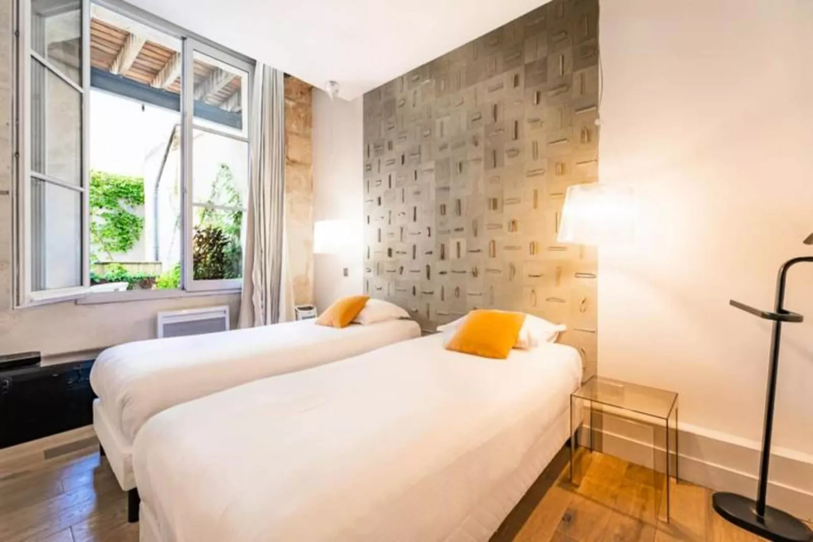 Magnifique Appartement 2 Chambres Avec Terrasse-Exterior in summer