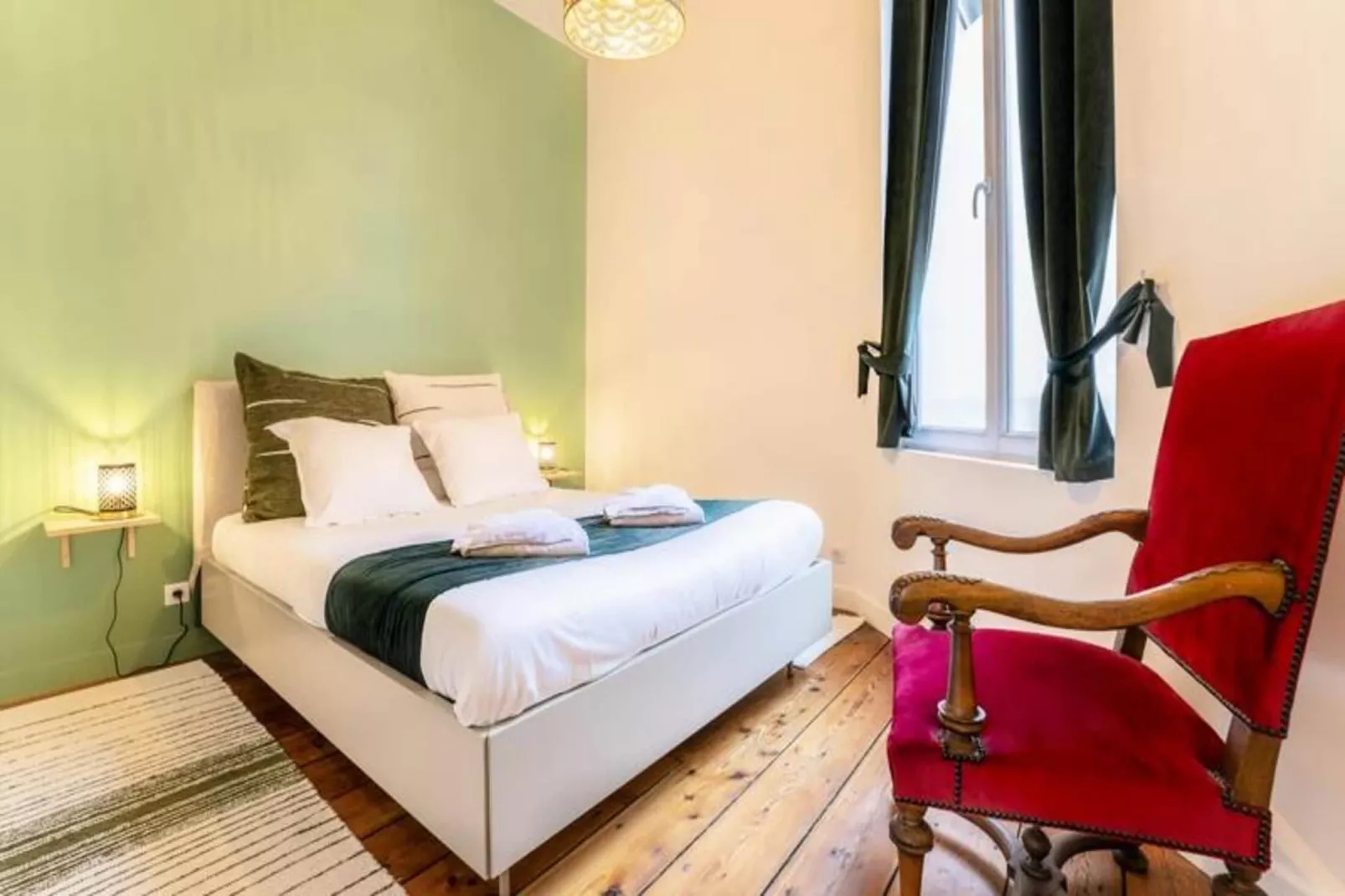 Charmant Et Rayonnant Appartement De 55 M&sup2; Situ&eacute; Dans Le Coeur De Bordeaux-Chambre