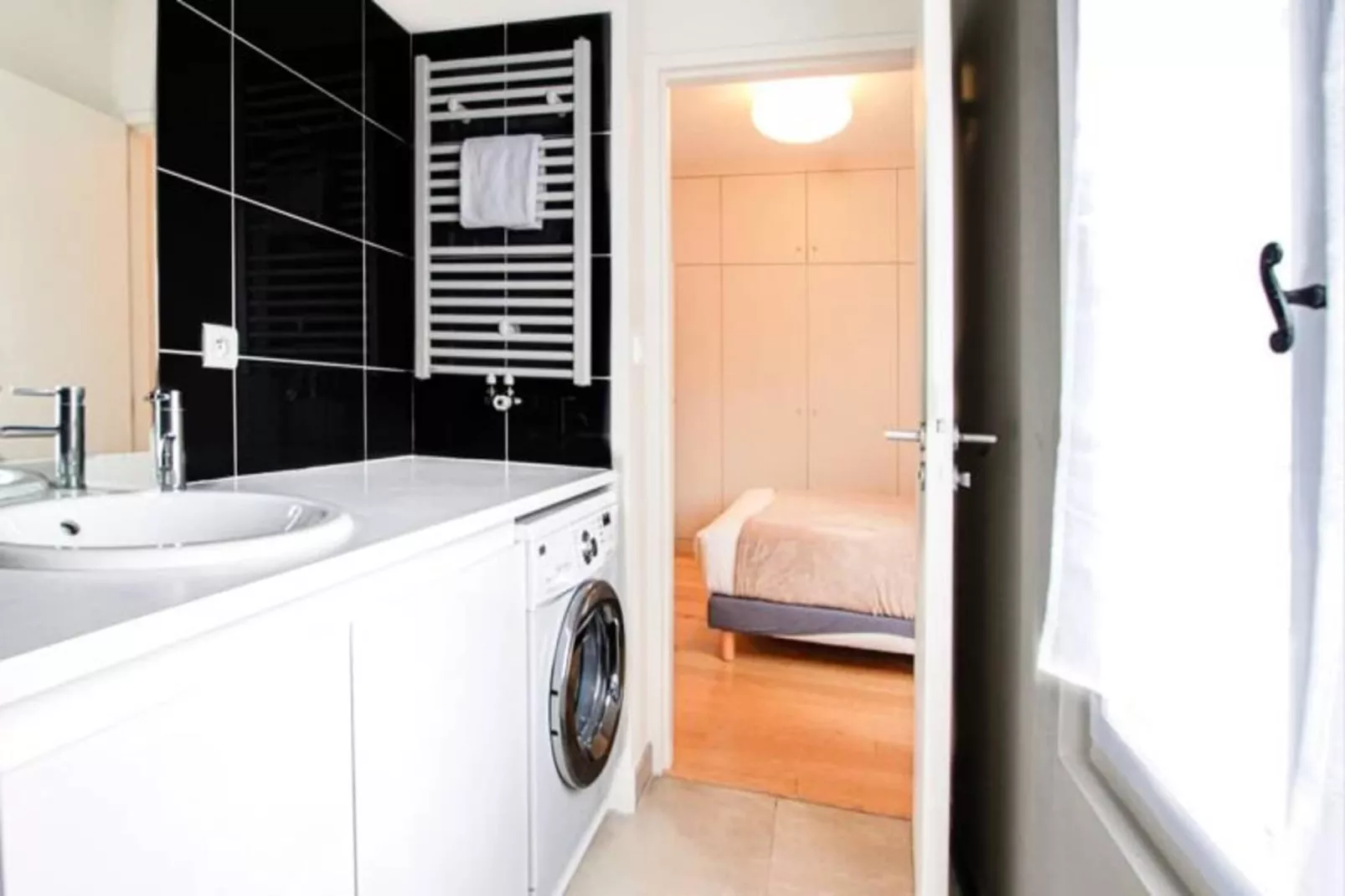 Superbe T2 Aux Prestations De Qualit&eacute; Au Jardin Public Pour 4 Personnes-Bathroom