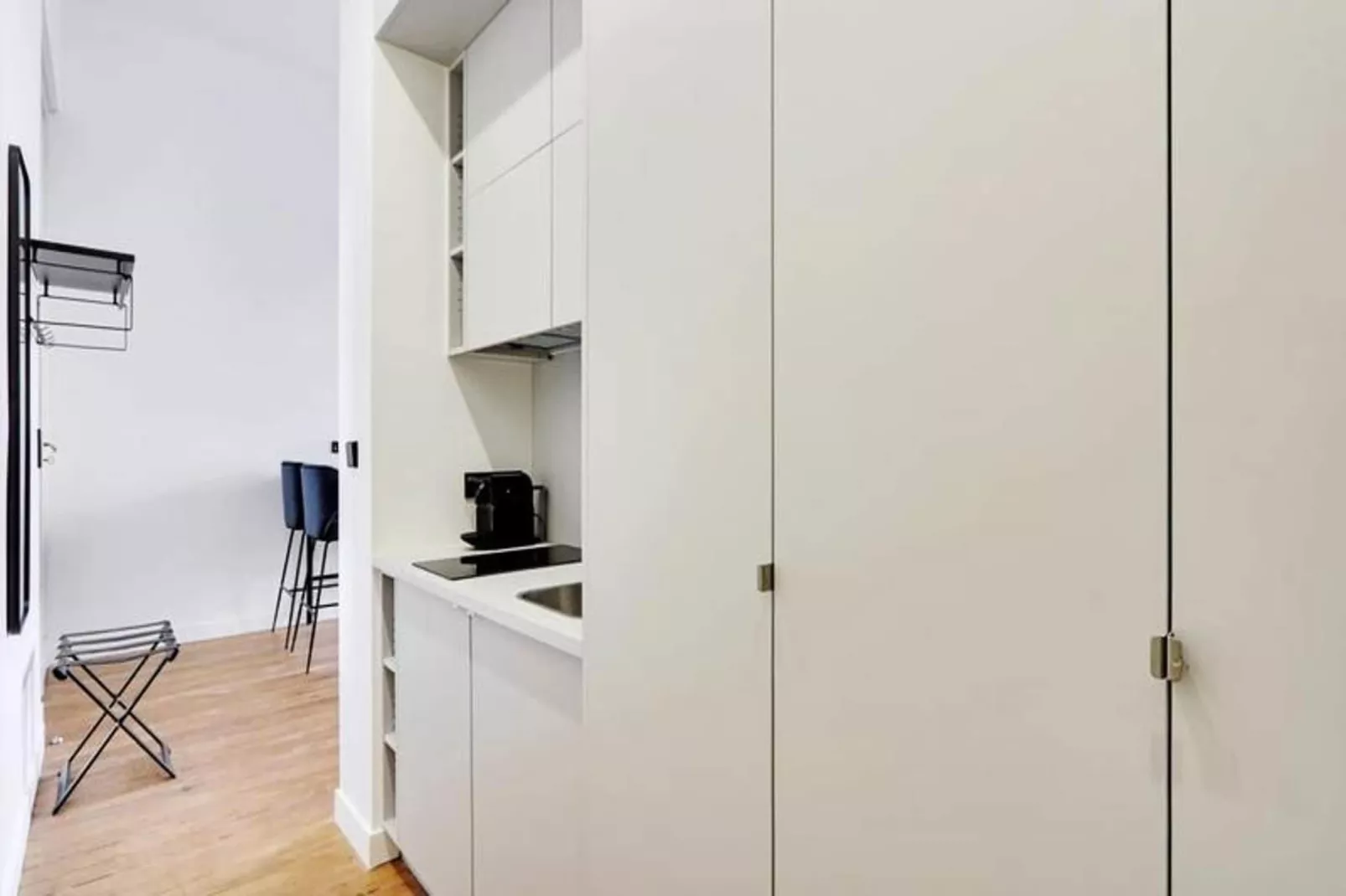 Maison Labruy&egrave;re - Suite Aviau-Exterior in summer