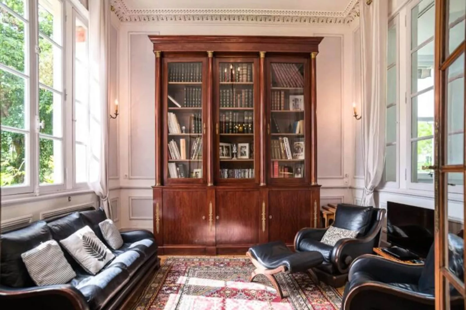 Villa  Arcachonnaise Spacieuse Au Style Authentique Proche De La Plage-Image-tags.