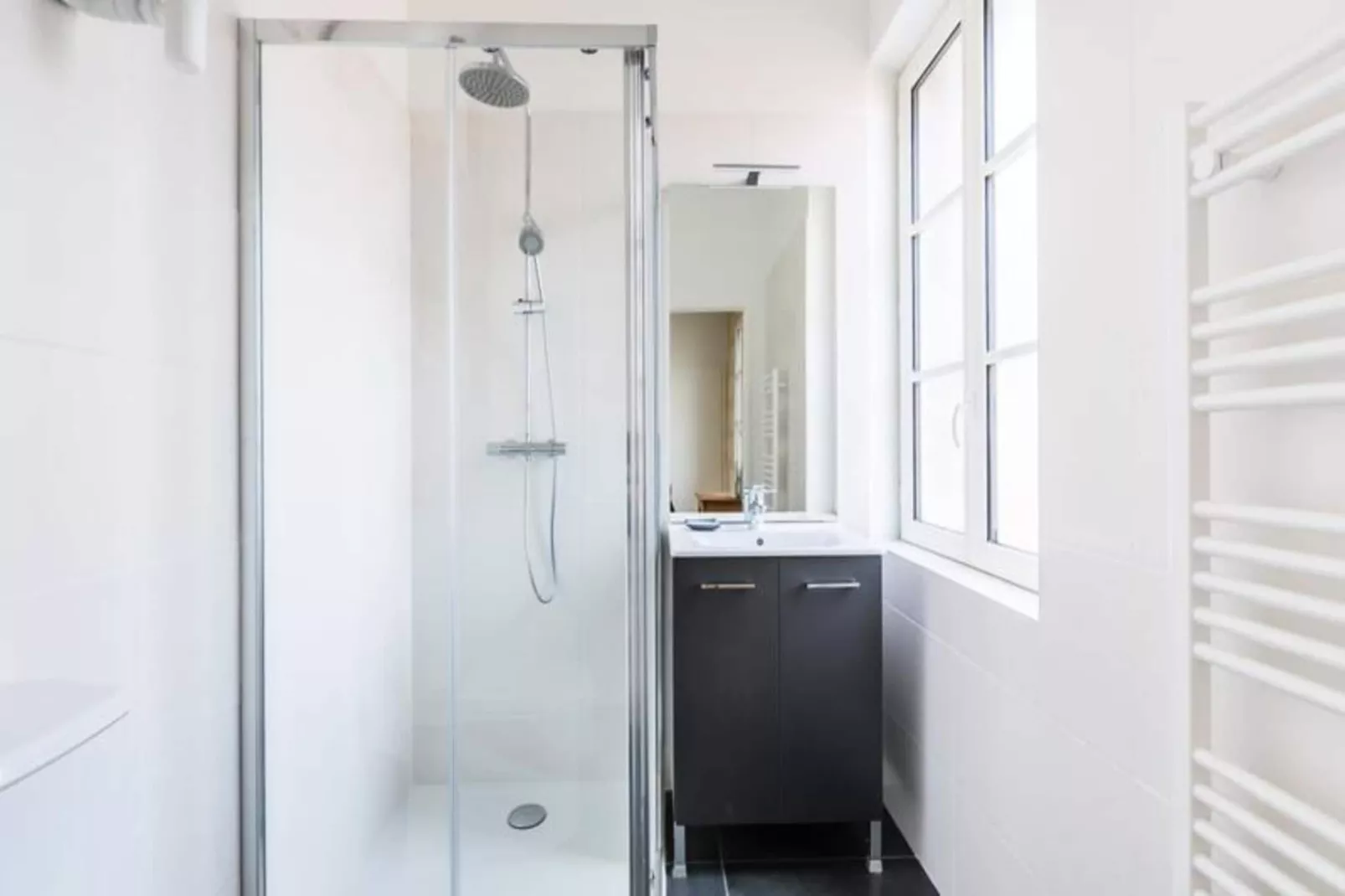 Superbe Appartement En Plein C&oelig;ur Des Chartrons-Bathroom