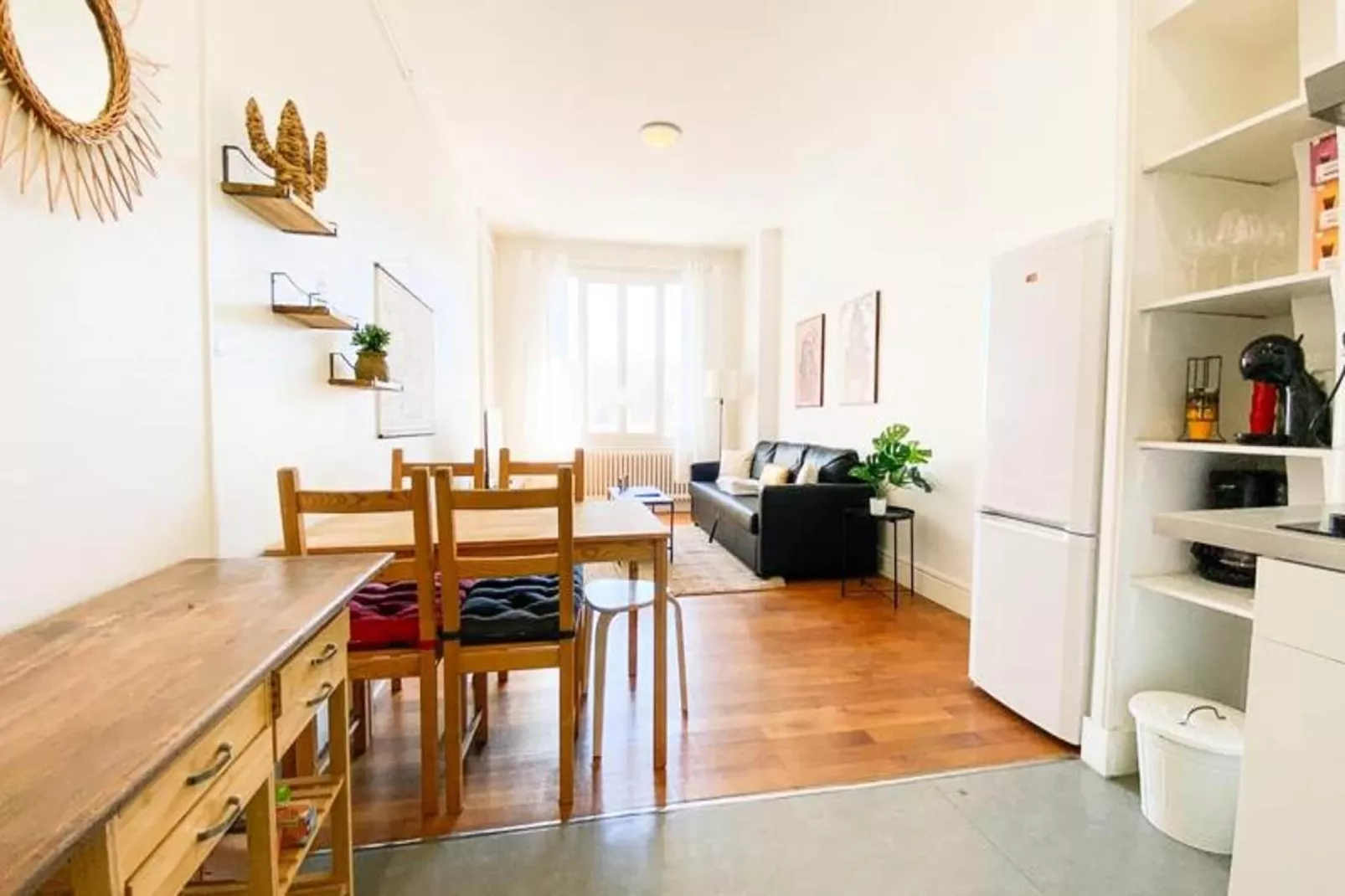 Le Berri'appart | T3 Tout &eacute;quip&eacute; | Tramway, Gare 🚡-Dining room