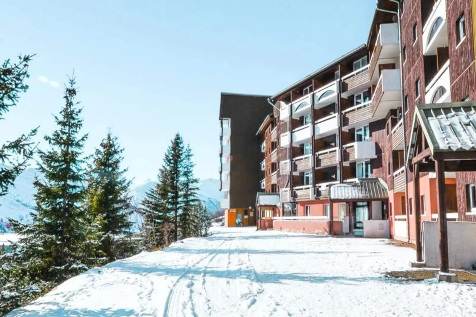 Résidence Les Horizons d'Huez - maeva Home-Exterior in winter