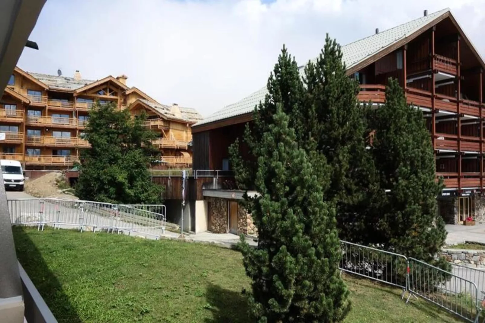 Résidence Dome-Exterior in summer