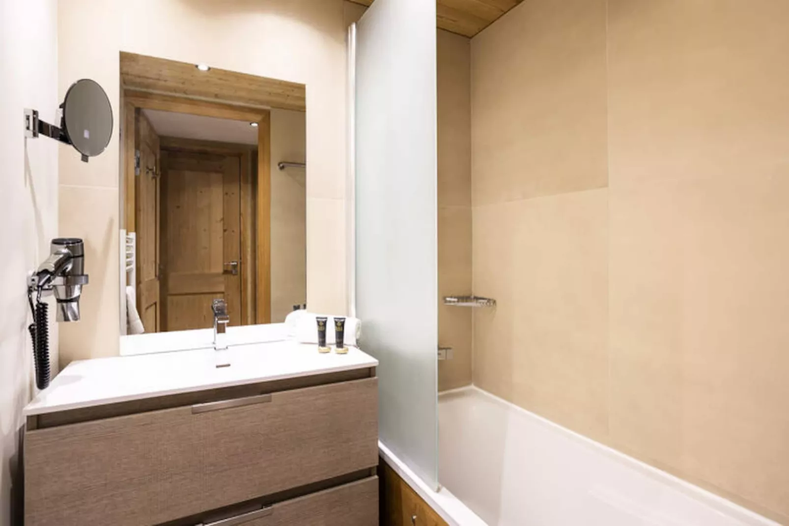 Résidence Daria-i Nor *****-Image-tags.