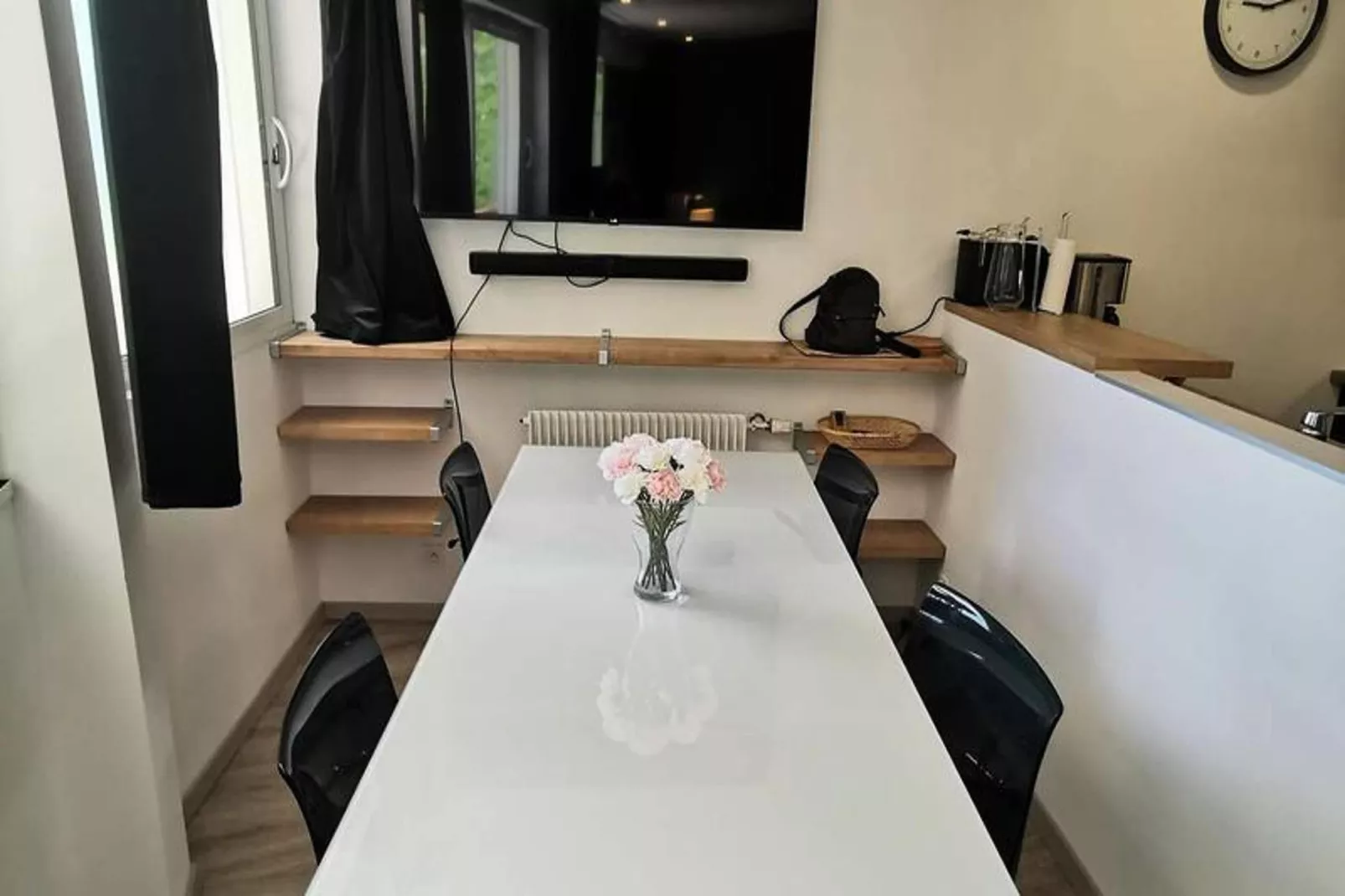 Résidence Midi-Dining room