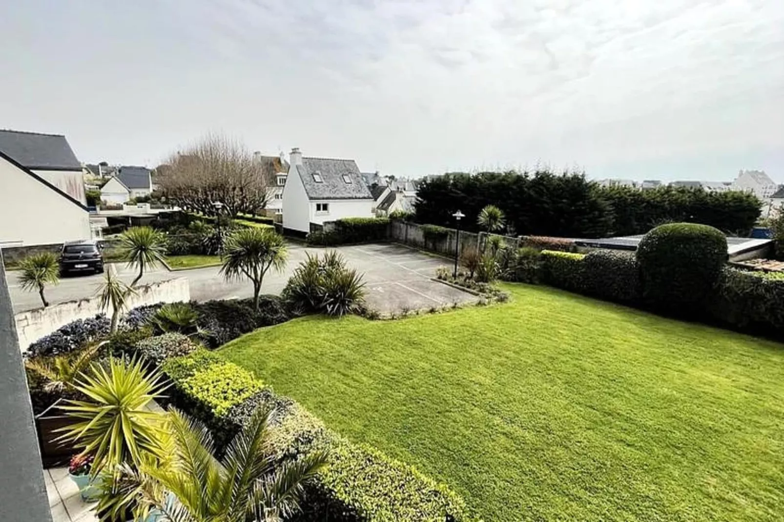 Résidence Bel Appartement En R&eacute;sidence Centre Ville  Avec Parking Class&eacute; 3*-Jardins en été