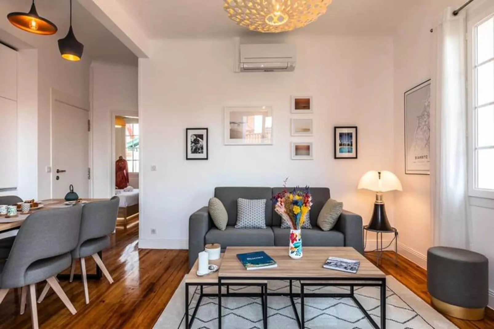 Superbe Appartement Plein De Charme Avec Balcon, 2ch, &agrave; 5min De La Plage-Living room