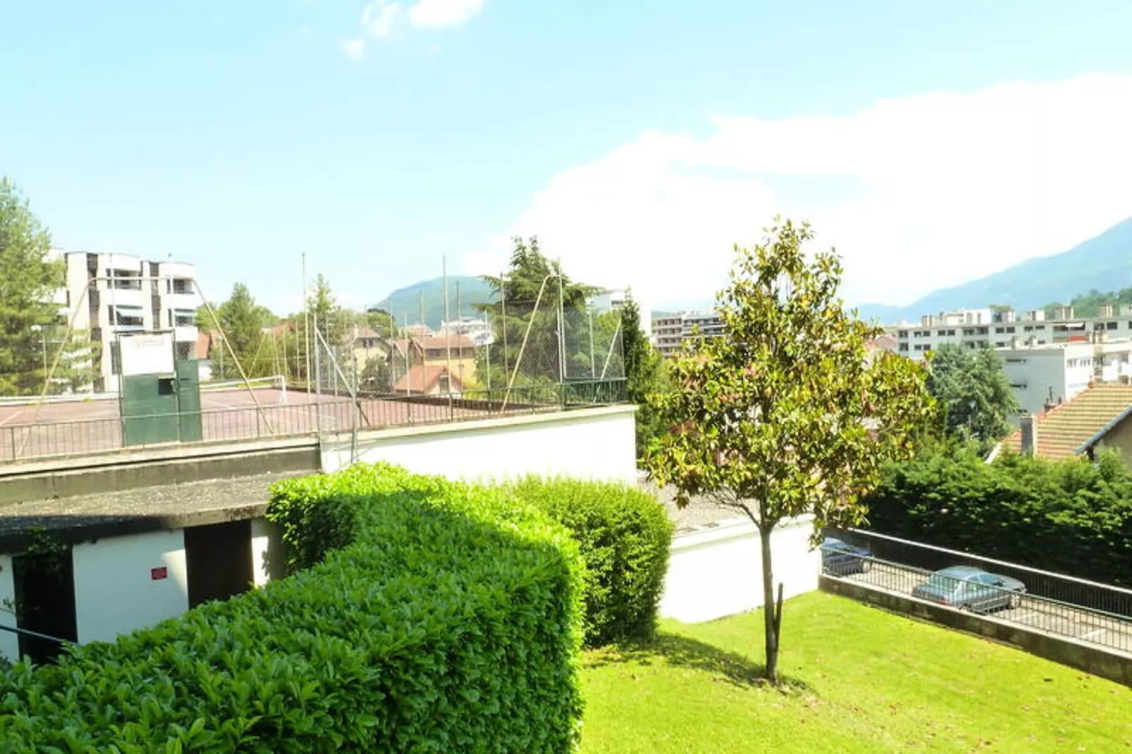 Résidence Montcalm C-Gardens in summer