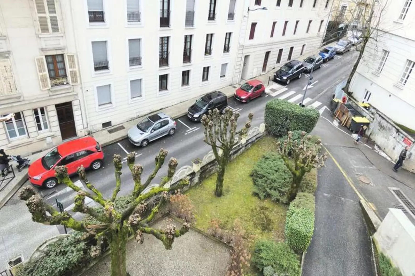 Résidence Le Juturna-Exterior in summer