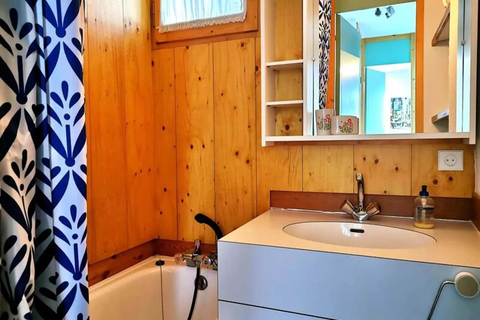 Résidence Camarine-Bathroom