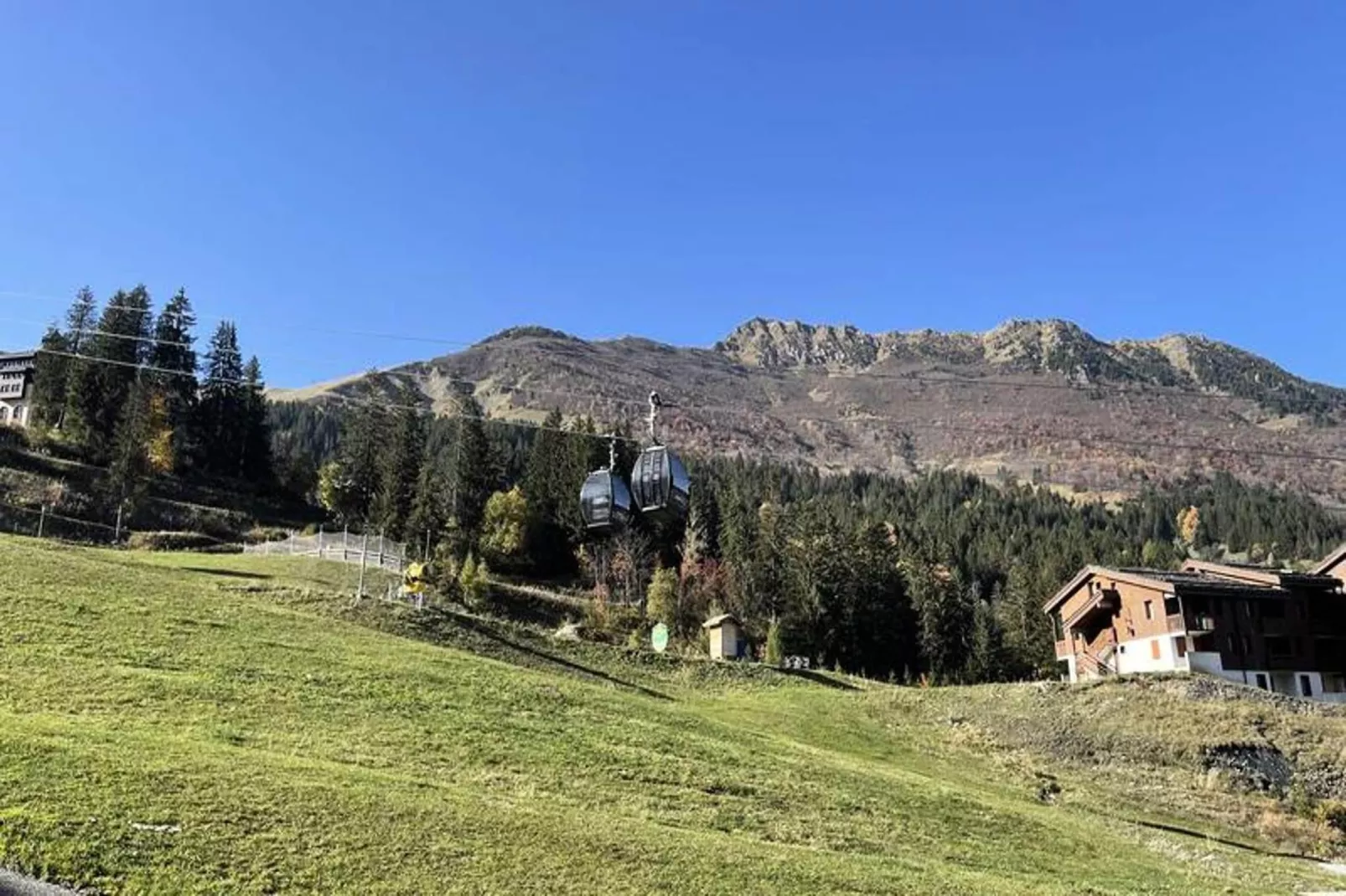 Résidence Lauzes - View in summer