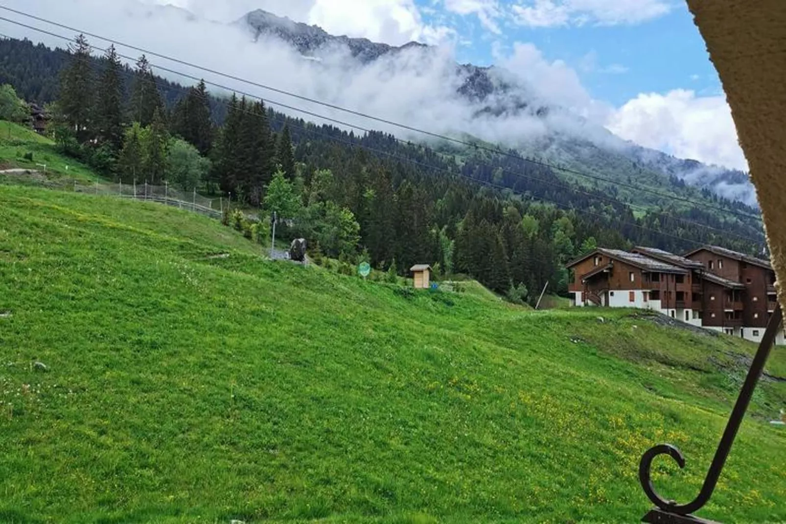 Résidence Lauzes - View in summer