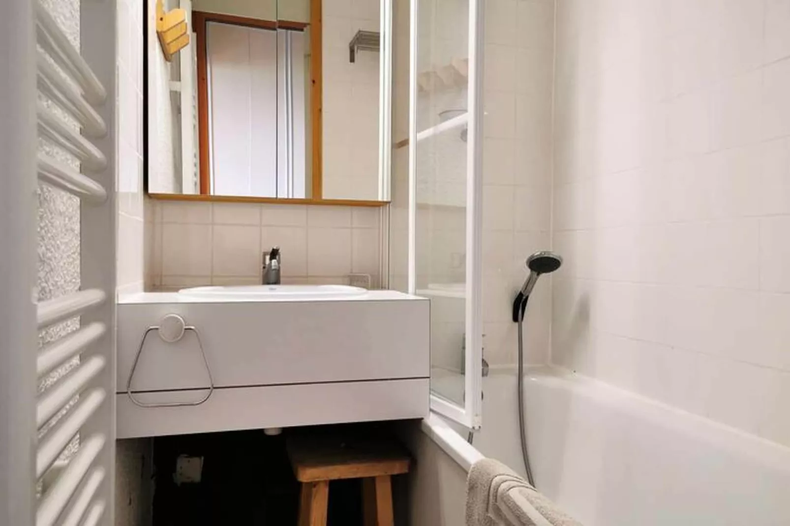 Résidence Orgentil-Salle de bain