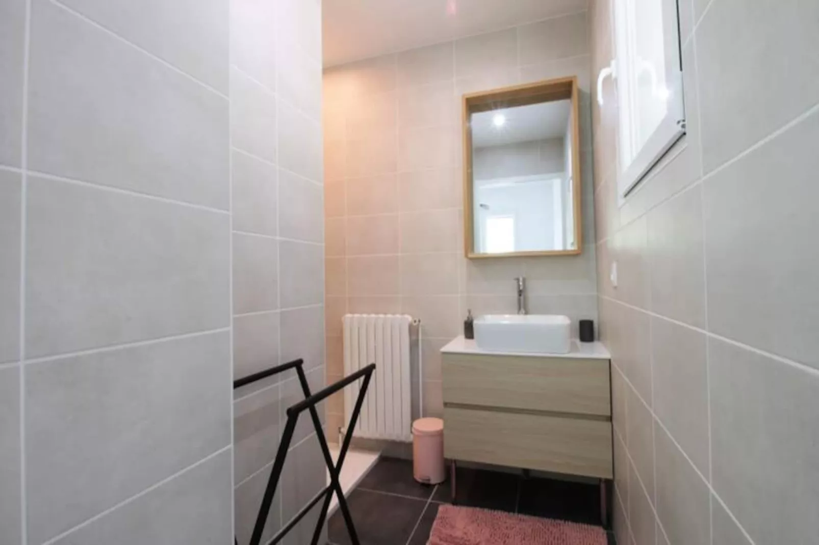 Confortable Chalet - Vue Sur Le Lac D&rsquo;aiguebelette-Image-tags.