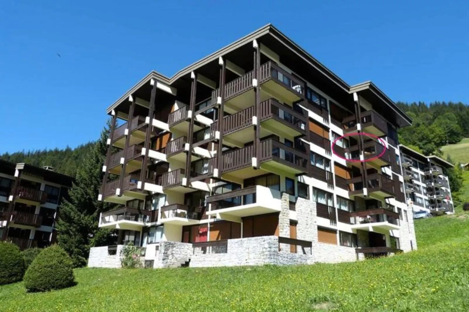 Résidence Bison-Exterior in summer